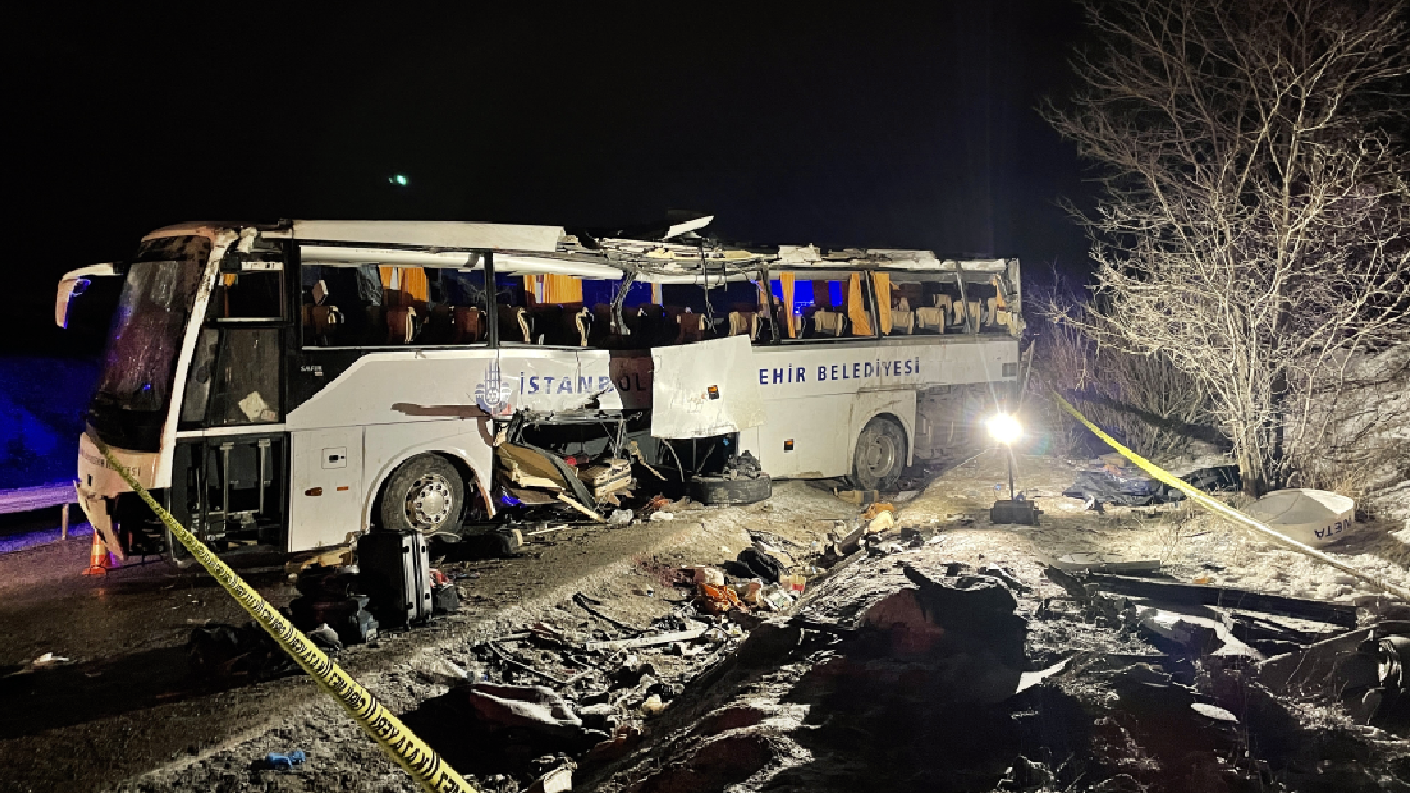 Cenaze ve cenaze yakınlarını taşıyan yolcu otobüsü devrildi! Ölü ve yaralılar var