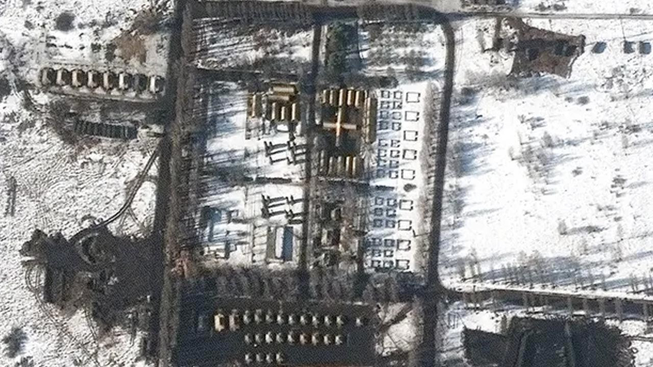 Rusya sınıra asker yığmaya devam ediyor: Son uydu görüntüleri geldi