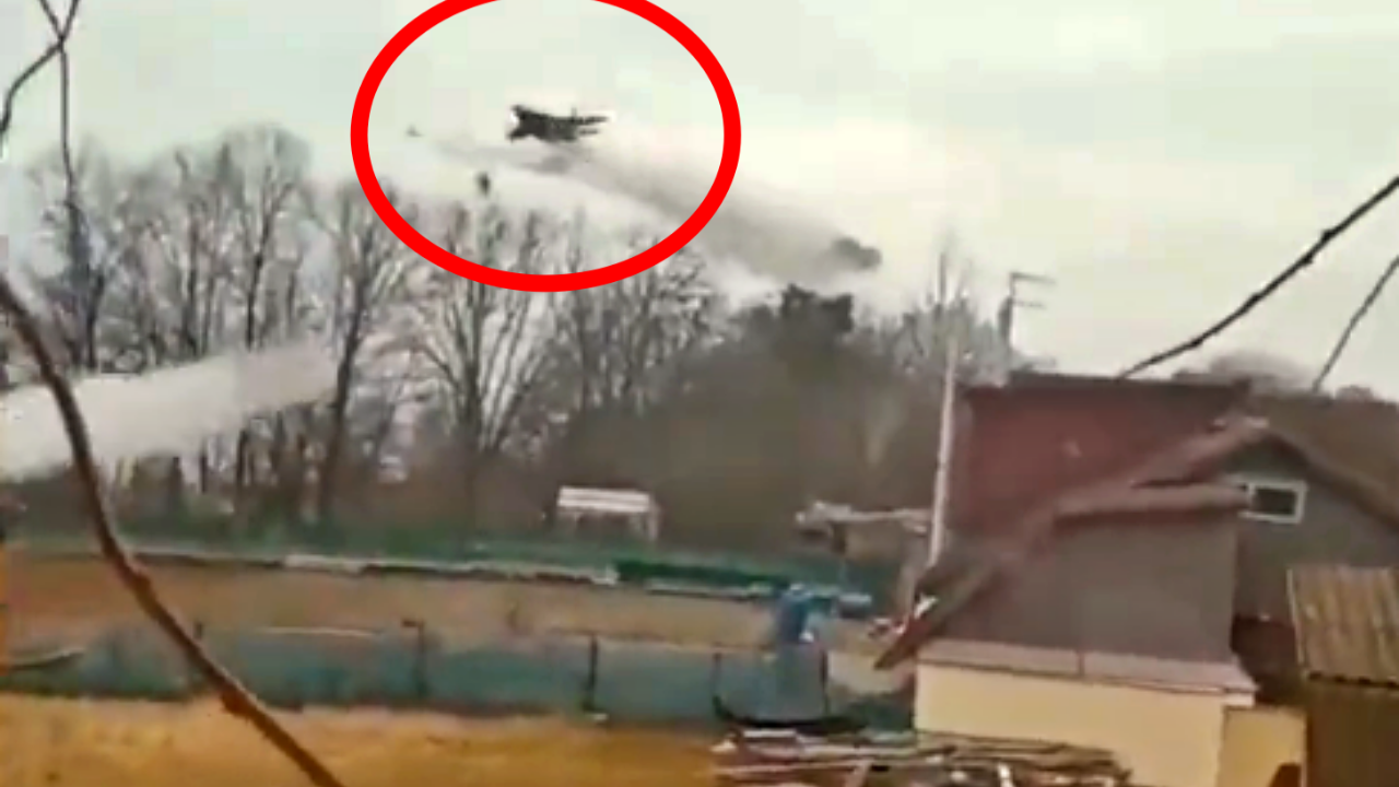 Rus uçağı kamerayla kendisini çeken sivillerin evine füze attı!