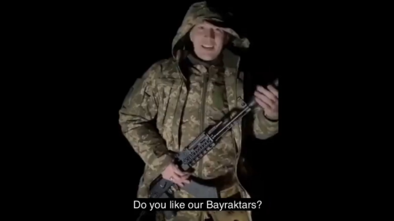 Ukraynalı asker Ruslarla alay etti: Bayraktar'larımızı beğendiniz mi?