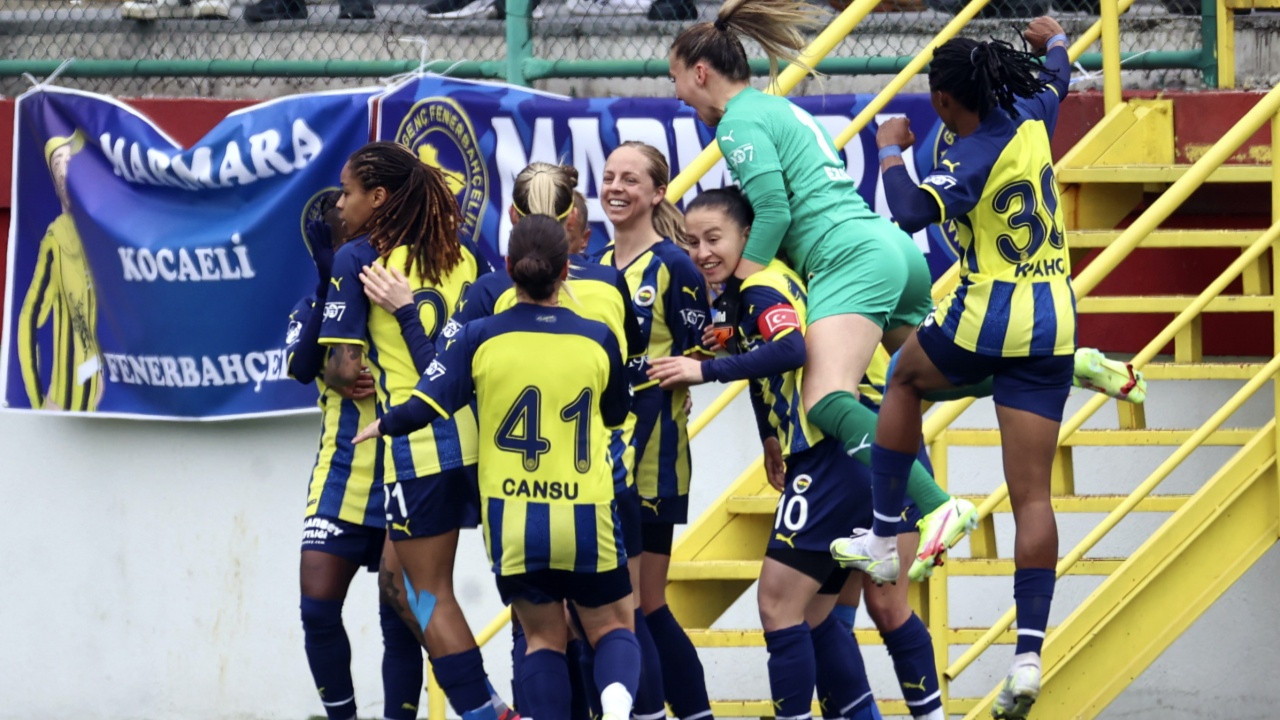 Turkcell Kadın Futbol Süper Ligi 12. haftası Fenerbahçe Beşiktaş'ı 2-1 mağlup etti