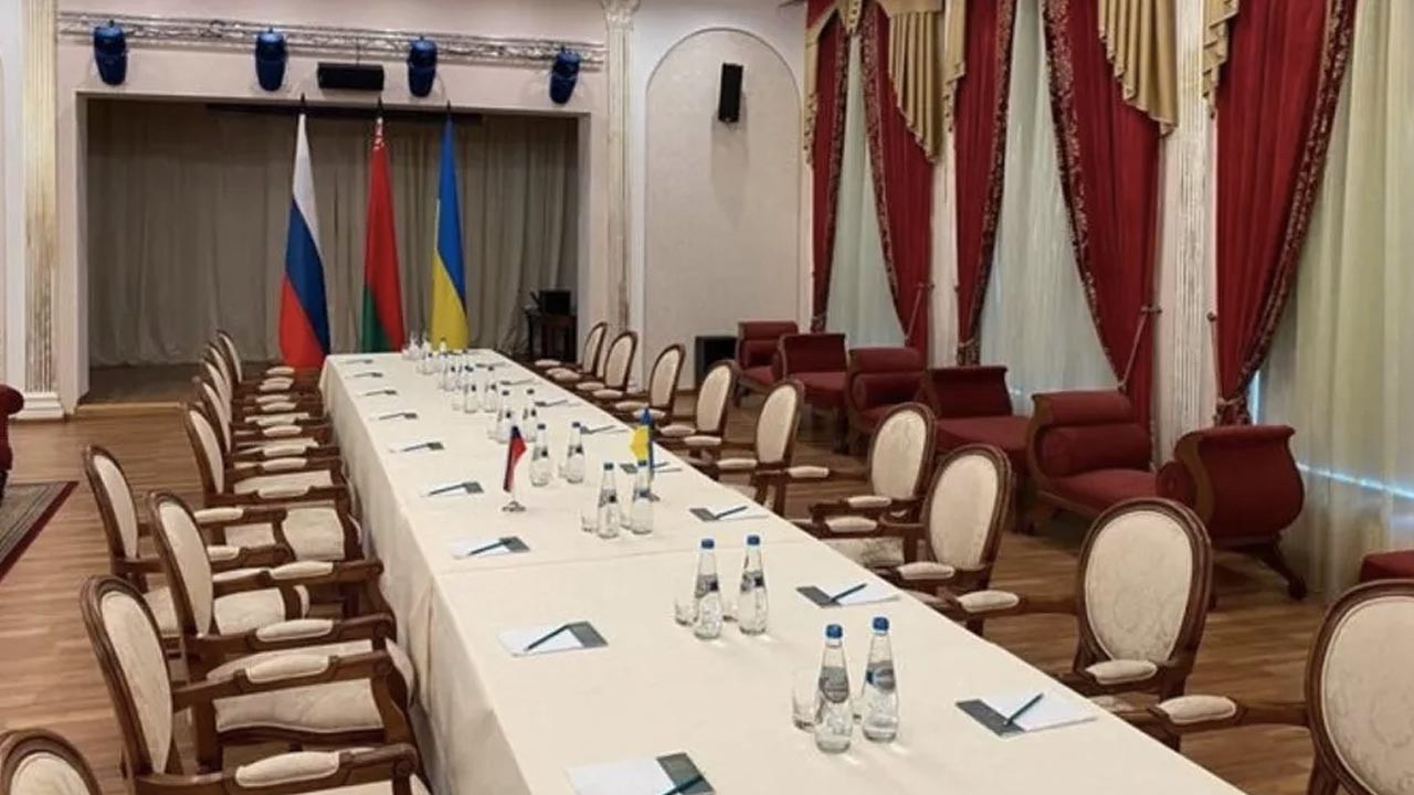 Ukrayna ile Rusya arasındaki müzakereler başladı: Kiev yönetimi taleplerini açıkladı