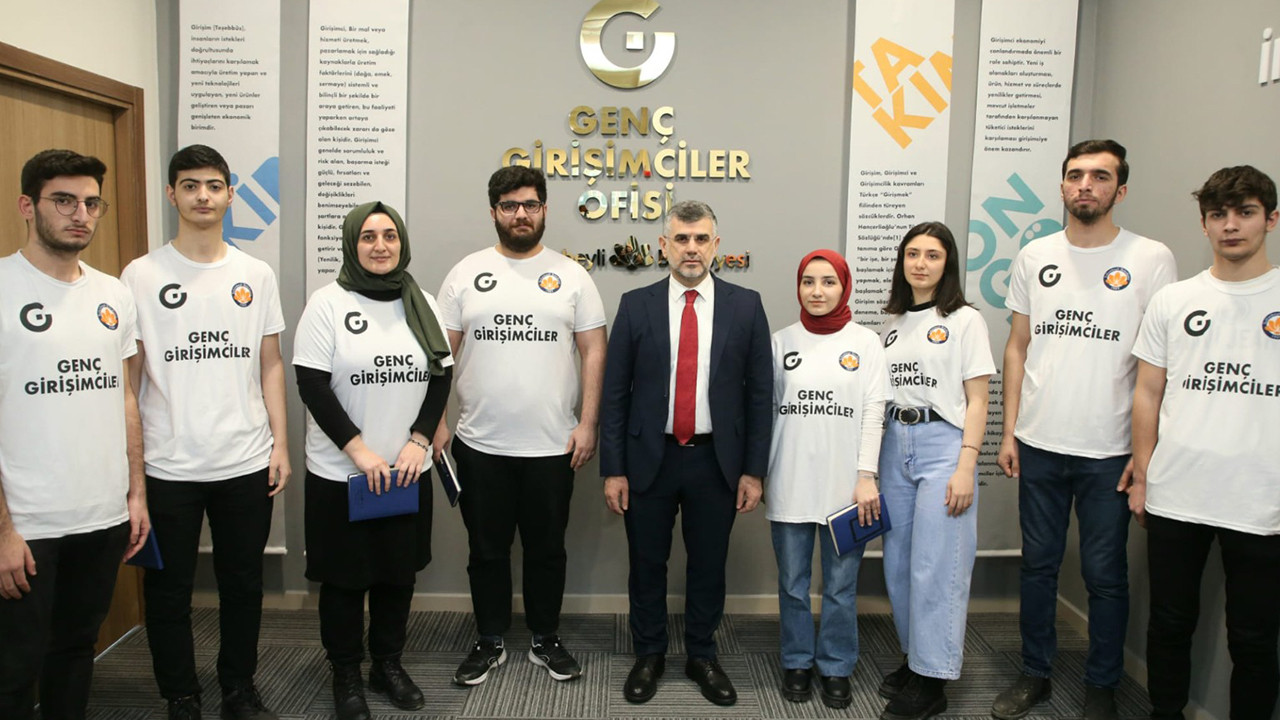 Sultanbeyli'de Girişimci Gençlere Çalışma Ofisi Hediye