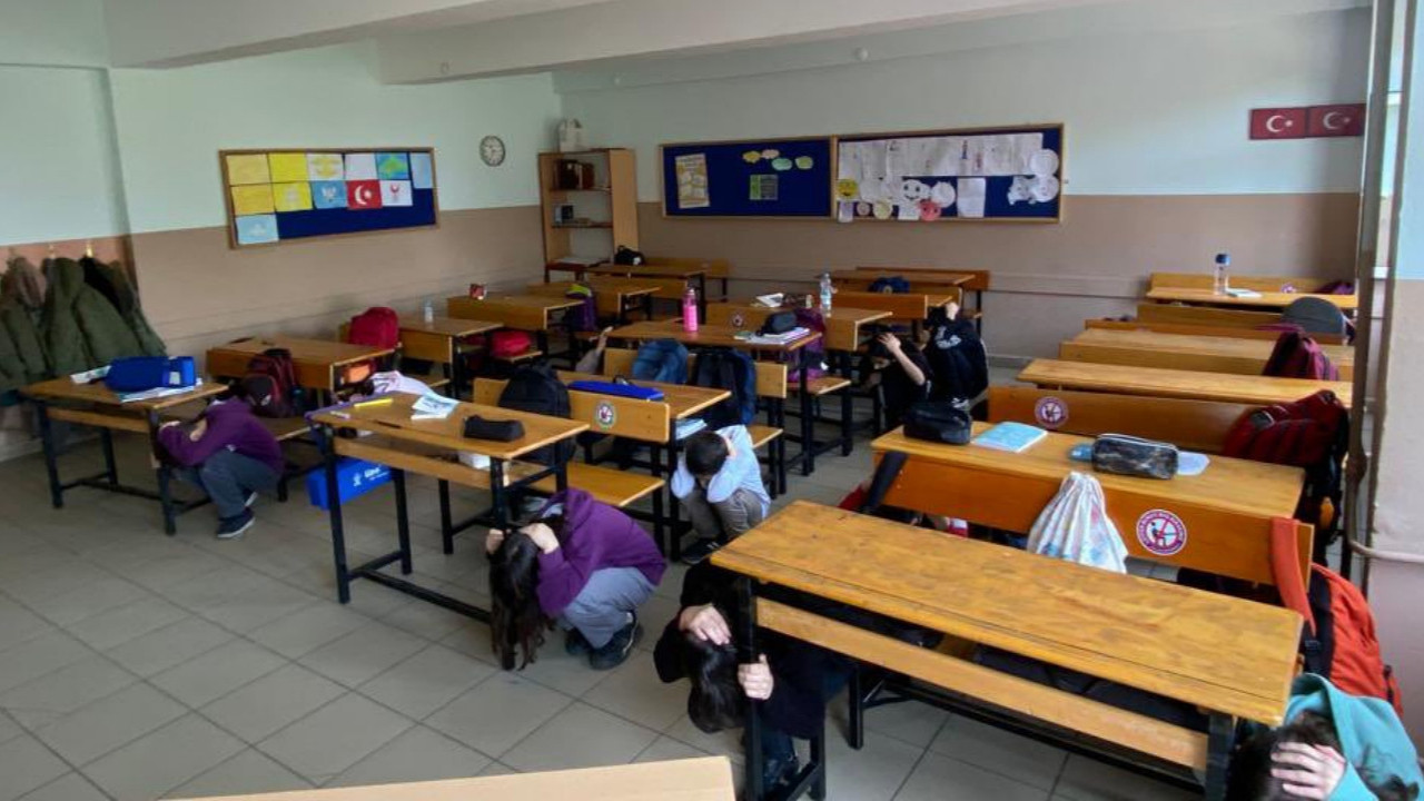 Bakan Soylu duyurmuştu: 81 ildeki tüm okullarda eş zamanlı deprem tatbikatı yapıldı!