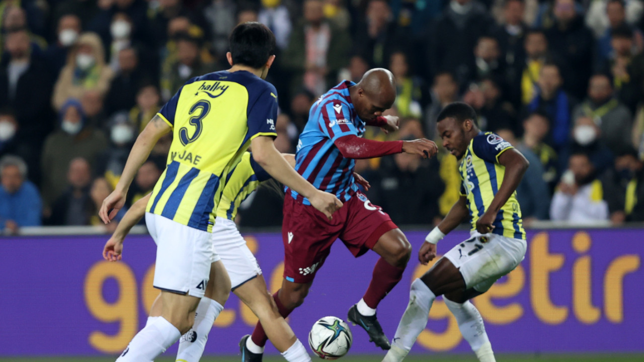 Kadıköy'de Fenerbahçe büyüsü... Trabzonspor 10 kişi kalan rakibini yenemedi...