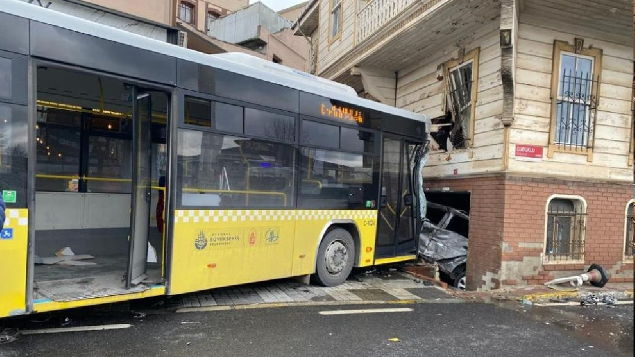 Beykoz’da pedalı sıkışan İETT otobüsü dehşet saçtı:  Yaralılar var!