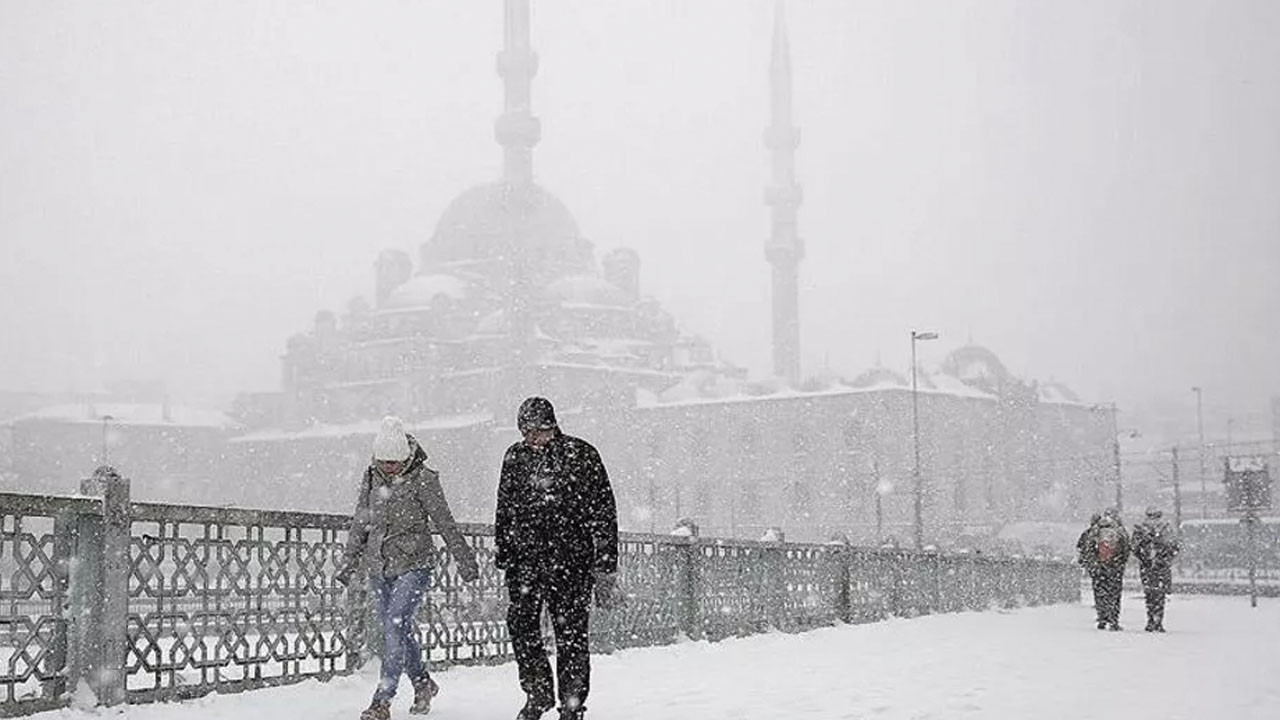 İstanbul için yeni kar açıklaması: Vali Yerlikaya saat vererek uyardı