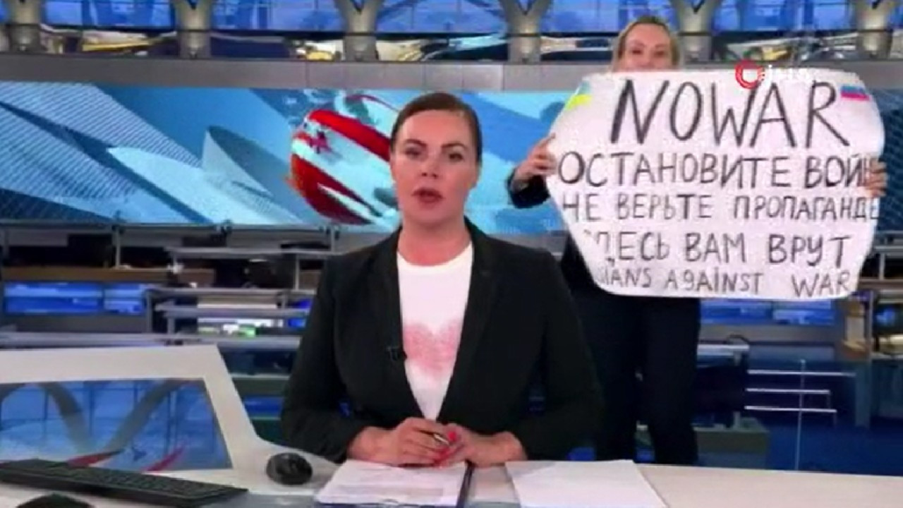 BM'den Rusya'ya "savaşı protesto eden gazeteciye misillemede bulunmayın" çağrısı!