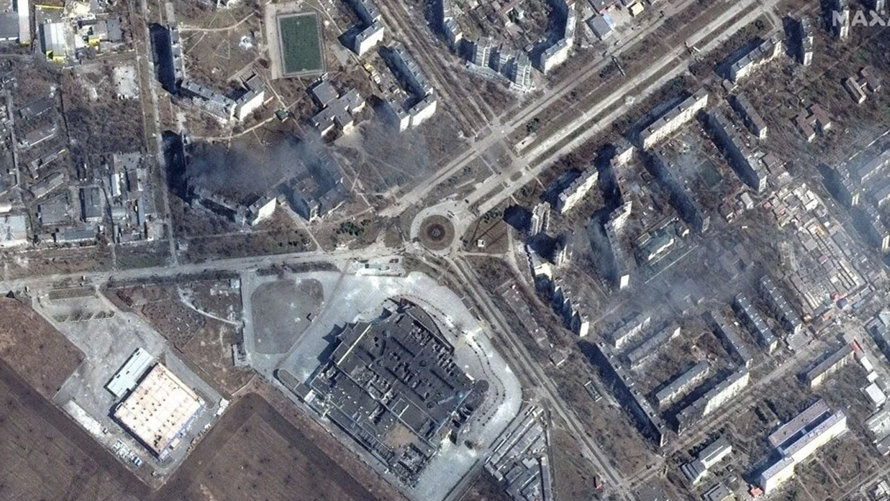 Rusya'nın Kiev'e saldırıları sürüyor: Yıkım uydudan görüntülendi, bir apartman ağır hasar gördü