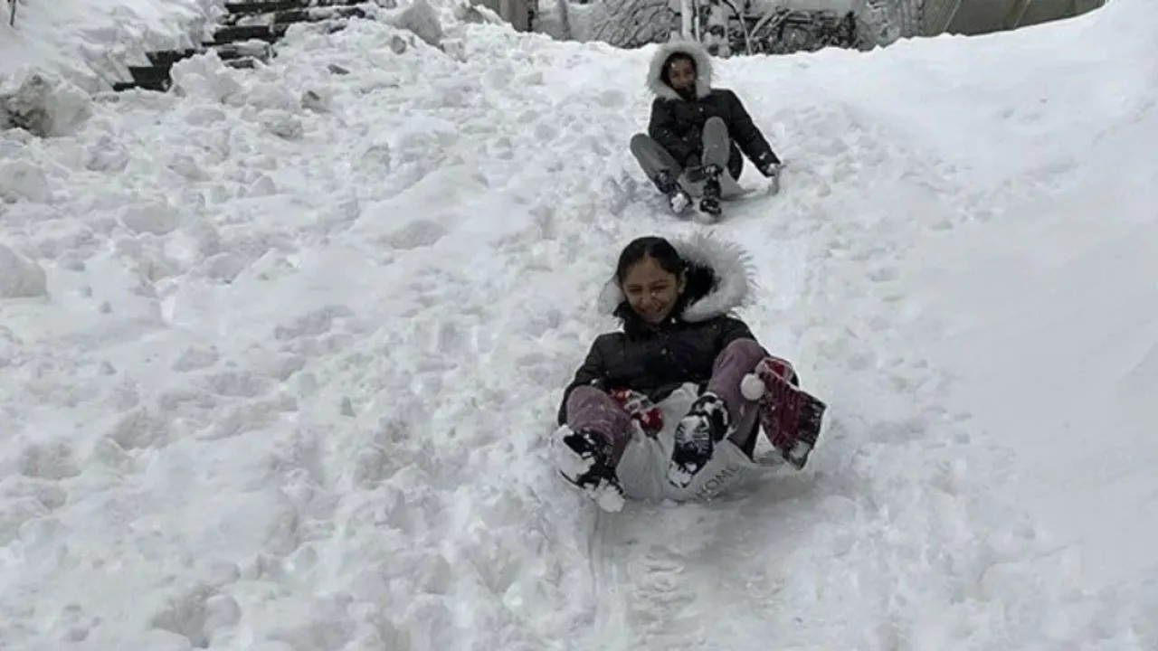 Eğitime kar engeli! Okullar 1 gün tatil edildi