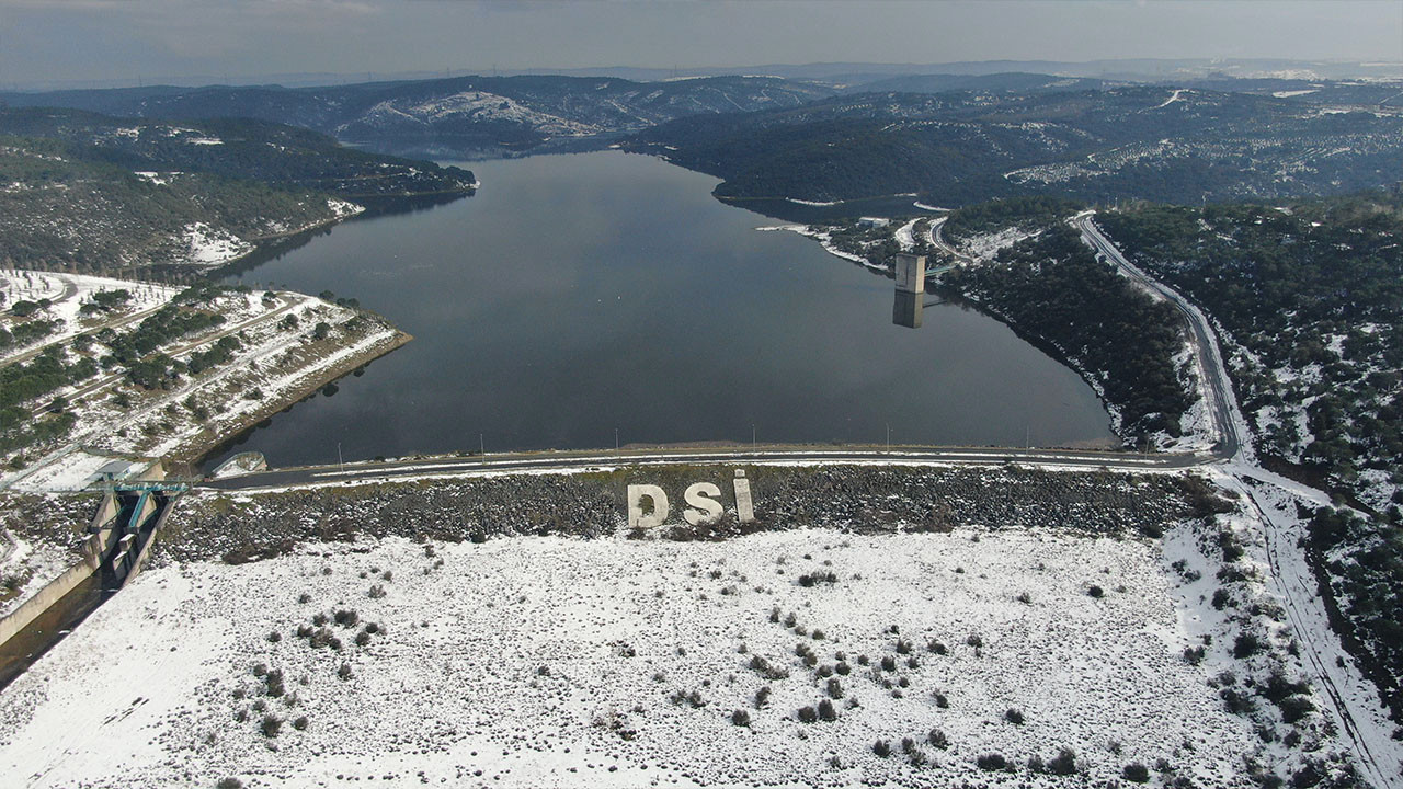Barajdaki su seviyesi yükselince ortaya çıktı: Alibeyköy Barajı'nda çöple doldu