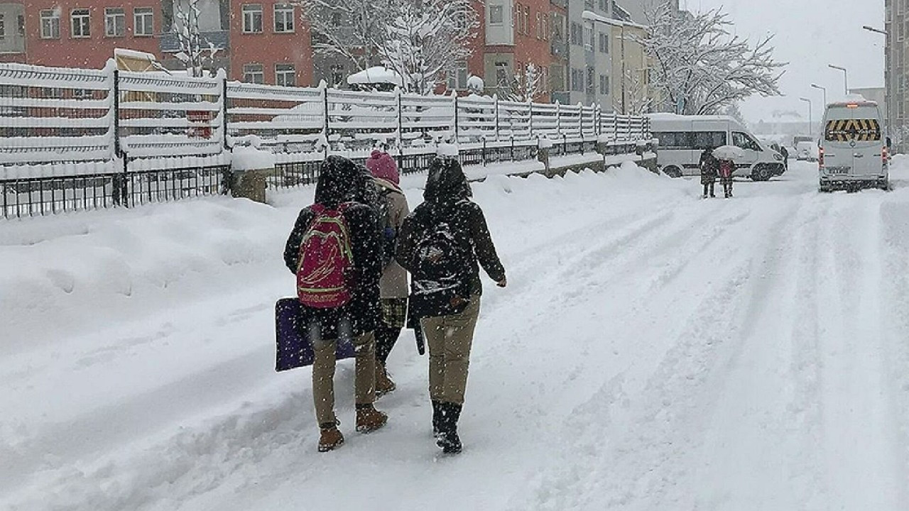 Eğitime kar engeli! Okullar 1 gün tatil edildi