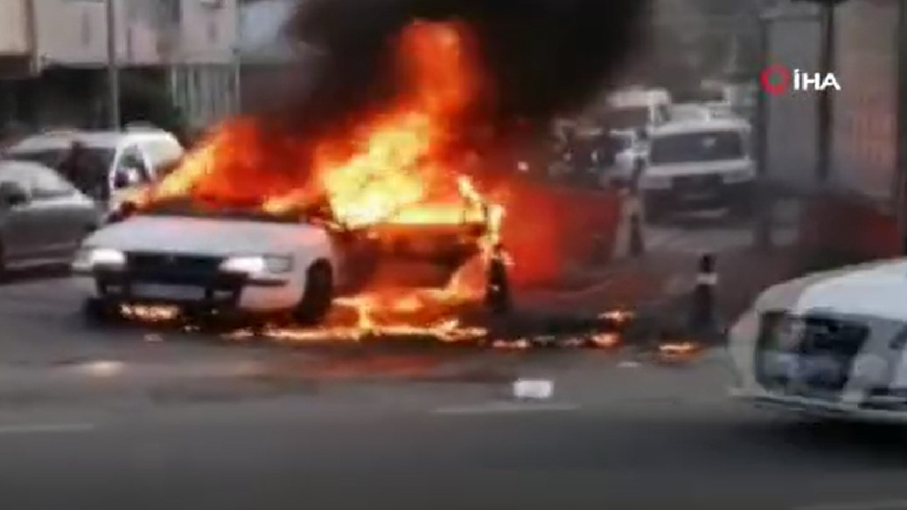 Güngören’de park halindeki araç alev alev yandı!