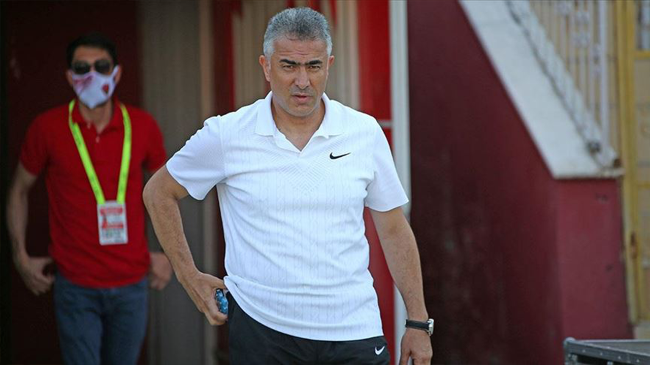 Kocaelispor-Altaş Denizlispor maçı sonrası Mehmet Altıparmak, taraftarlardan özür diledi.