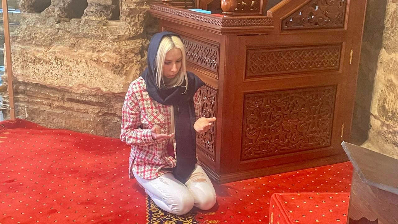Ezan sesinden etkilenen Ukraynalı Daria Müslüman oldu: İçimde bir şeylerin titrediğini hissettim!