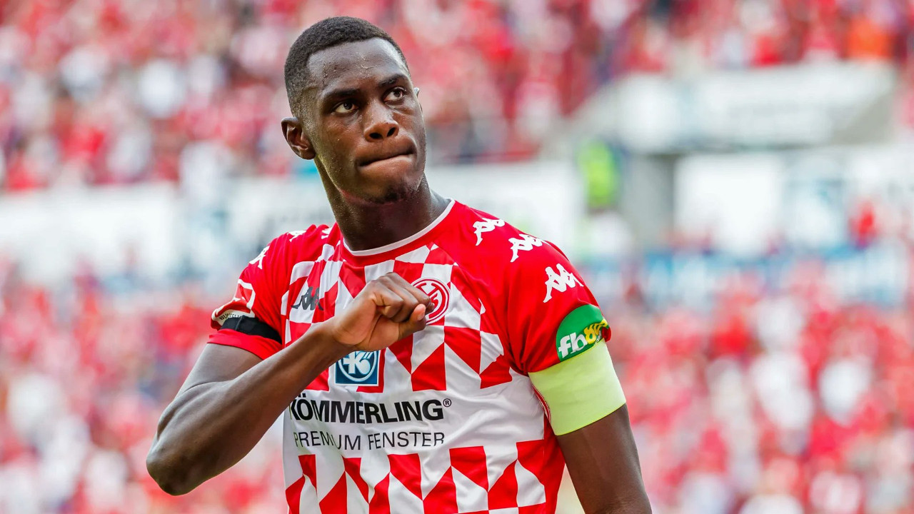 Moussa Niakhate orucunu Mainz - Augsburg maçında açtı, Bundesliga tarihine geçti
