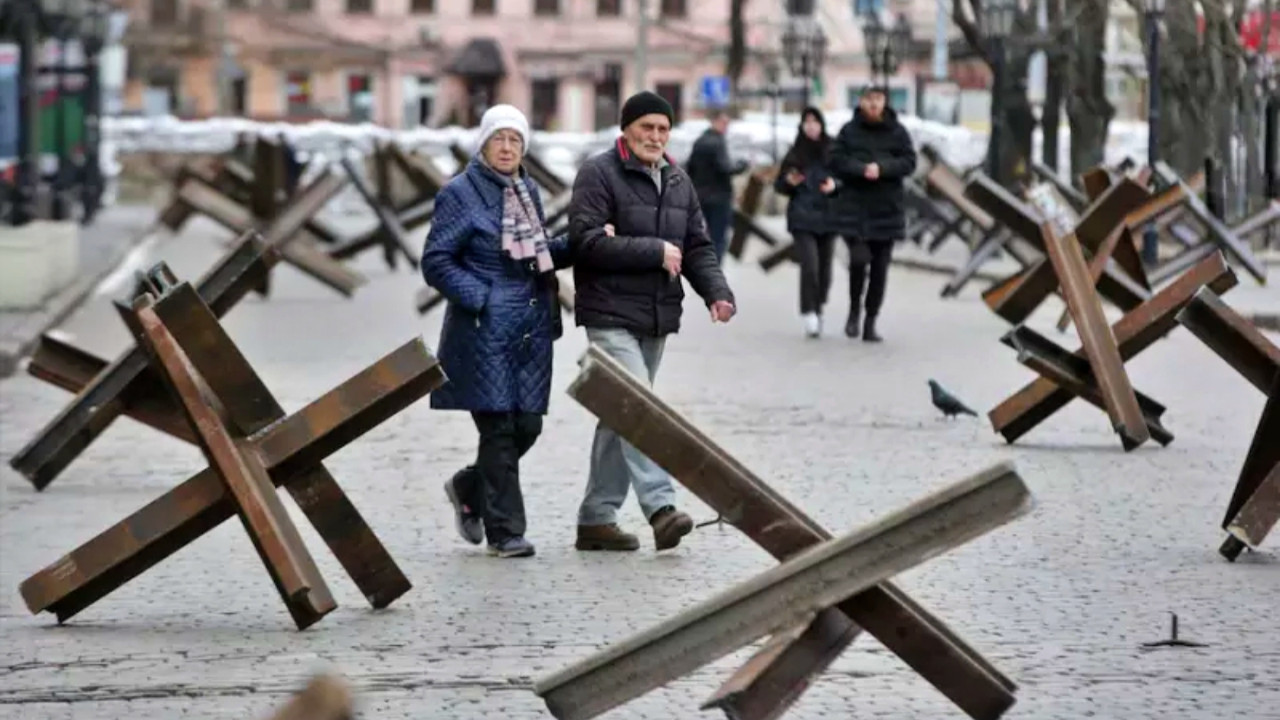 Odessa'da yeniden siren sesleri: Sokağa çıkma yasağı ilan edildi!