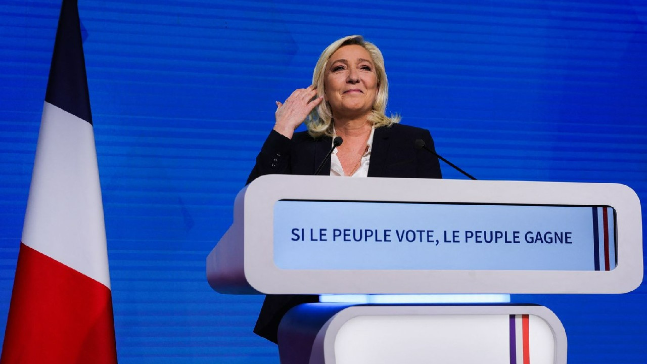 Le Pen: Kamusal alanda başörtüsünü yasaklayan bir yasa tasarısı hazırladık