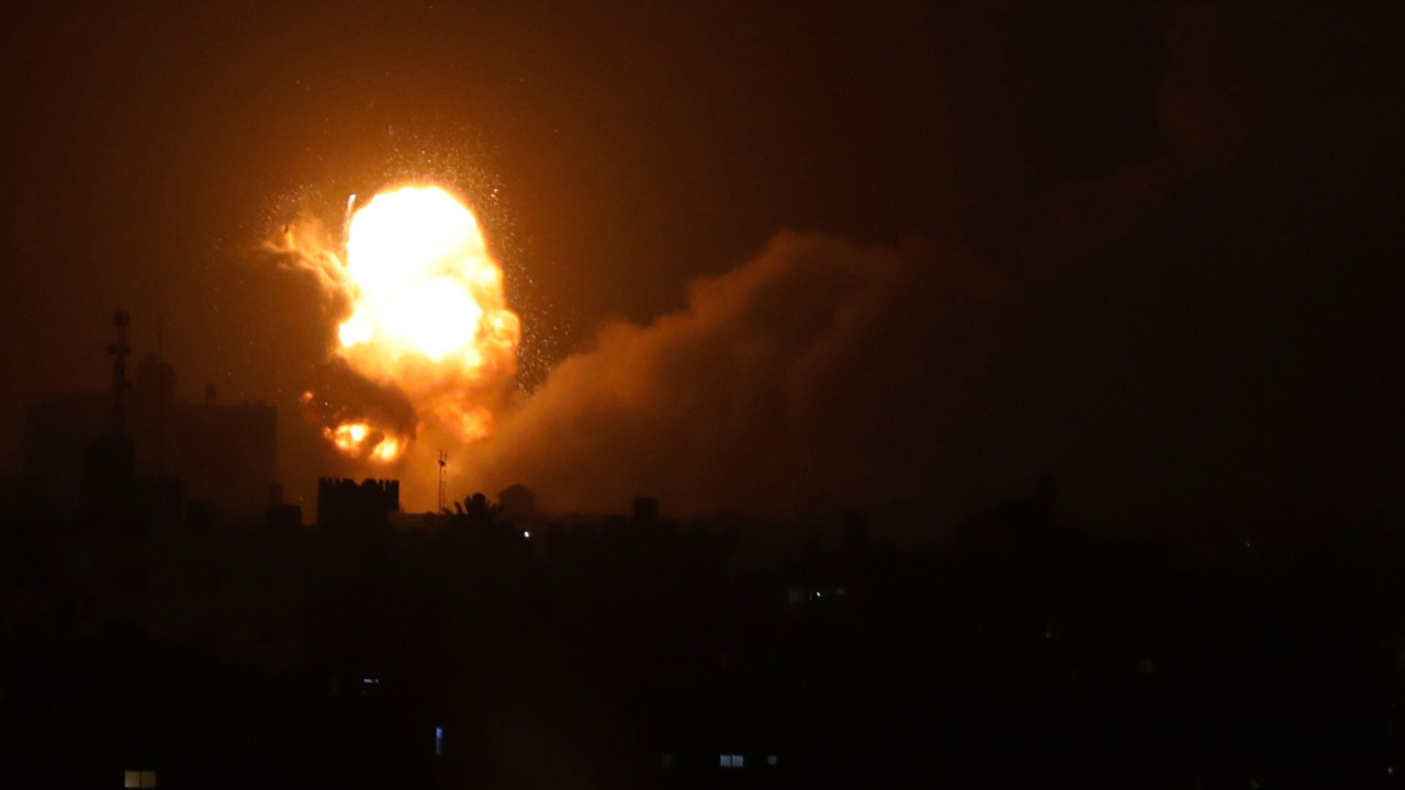 İsrail ordusu, Gazze'de Hamas'a ait bir noktayı vurdu