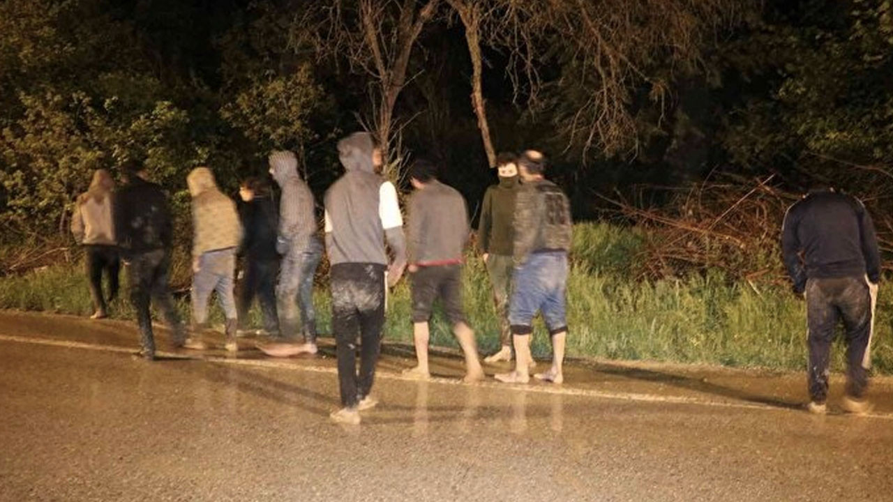 Kapıkule'de donmak üzereyken bulundular: Yunan güçleri 100'e yakın göçmeni yalın ayak Türkiye'ye itti