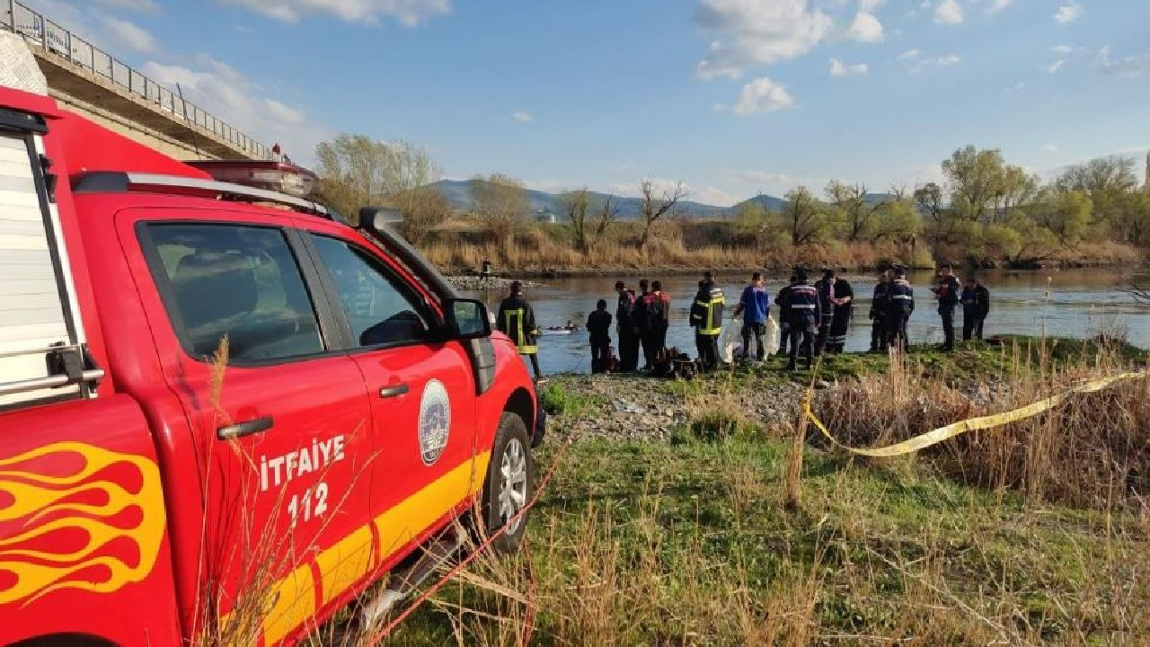 Kayseri'de feci kaza: Irmağa uçan araçtan cansız bedenleri çıktı