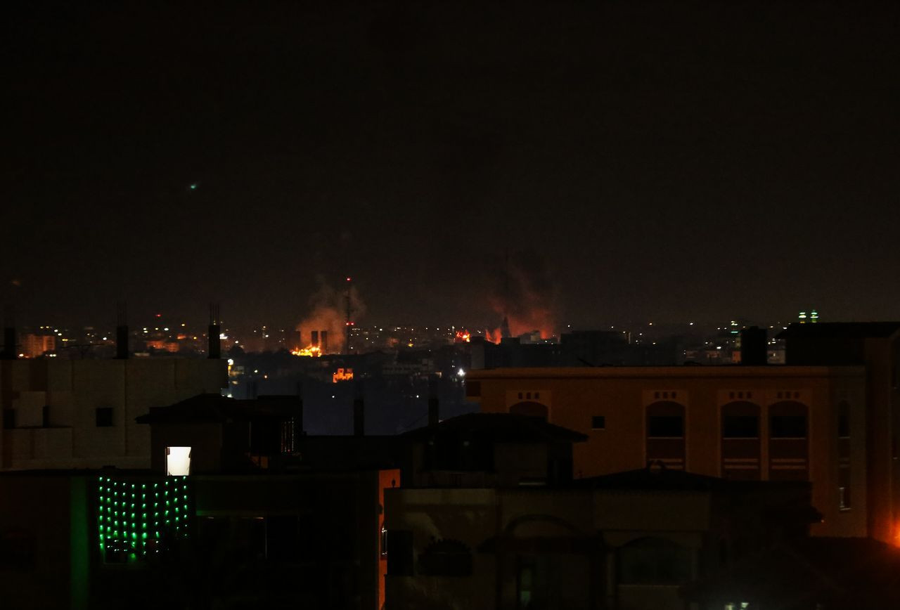 İsrail savaş uçakları Gazze Şeridi'nde bir bölgeyi vurdu - Sayfa 3