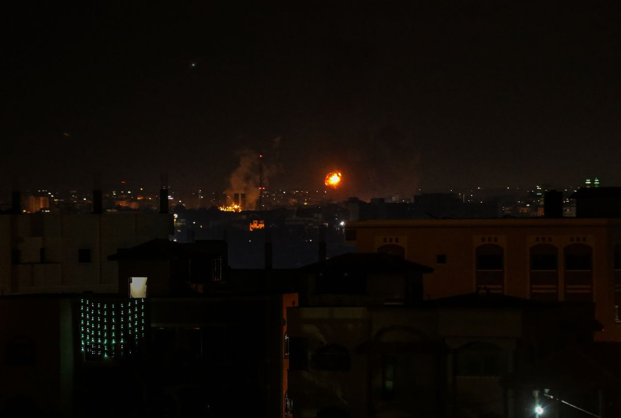 İsrail savaş uçakları Gazze Şeridi'nde bir bölgeyi vurdu - Sayfa 2