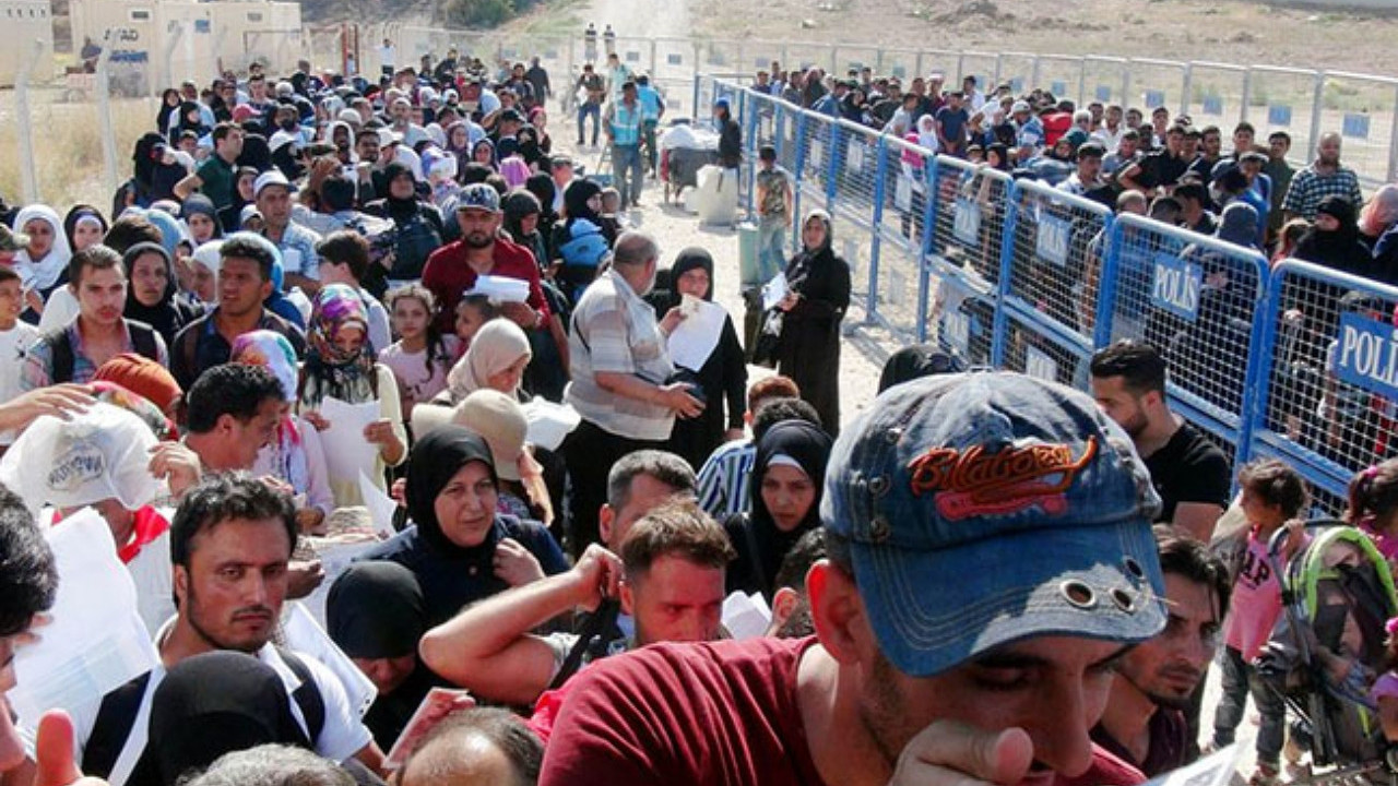 Bakan Soylu son noktayı koydu: Bayram için ülkelerine gidip dönmek isteyen Suriyelilere izin verilemeyecek