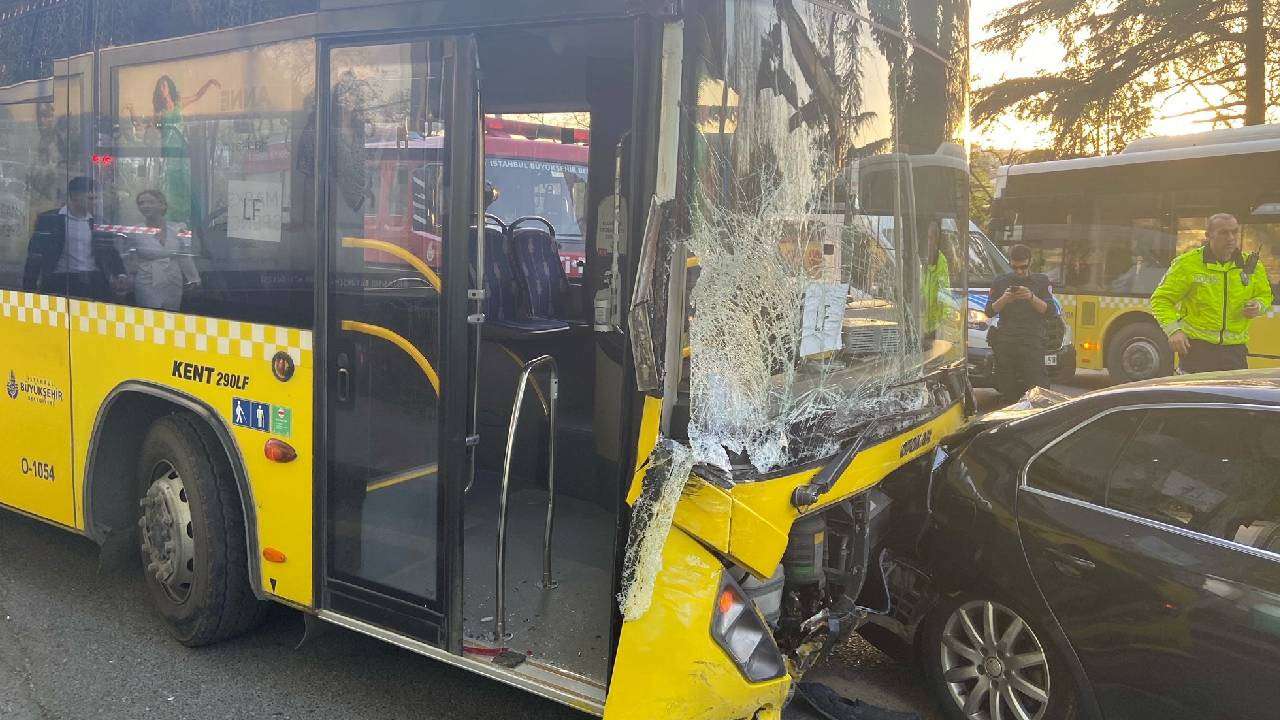 İETT otobüsünün freni boşaldı! 15 arabaya çarptı, çok sayıda yaralı var
