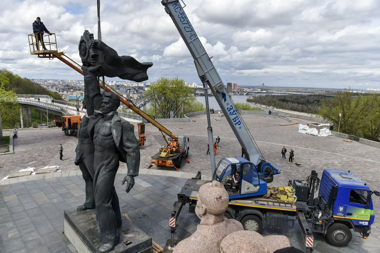 Savaşın 62. gününde Kiev’deki Rusya-Ukrayna Dostluk Anıtı yıkıldı - Sayfa 3
