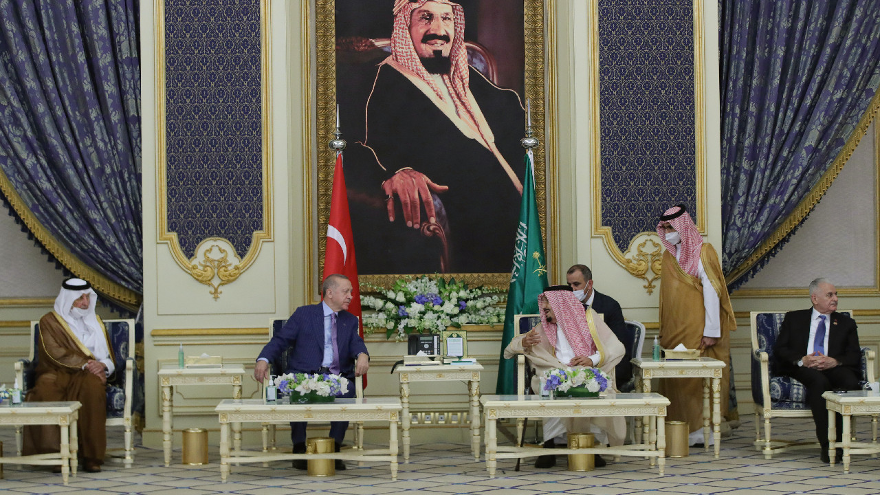 Cumhurbaşkanı Erdoğan, Suudi Arabistan'da! Kral Selman ile görüştü
