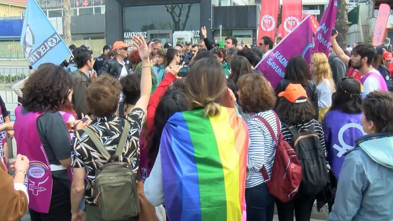 LGBTİ üyeleri, polislere zor anlar yaşattı: 1 Mayıs miting alanı girişinde gerginlik!