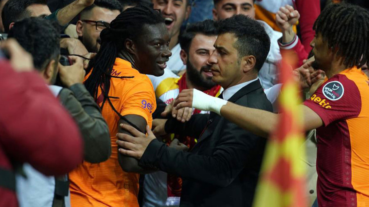 Sosyal medyada trend topic olan Bafetimbi Gomis, Galatasaray'da Wesley Sneijder'i solladı
