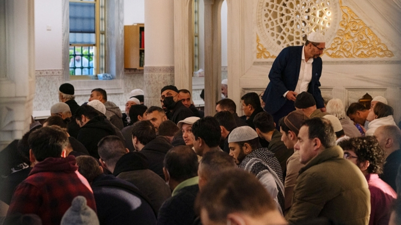 Avustralya'nın Sidney kentindeki Müslümanlar bayram namazı için camiye akın etti