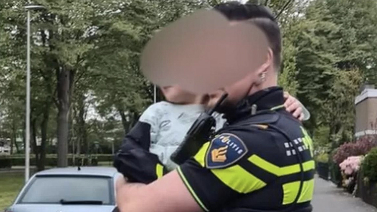 4 yaşındaki çocuk annesinin arabasıyla kaza yaptı: Hollanda polisi sosyal medyadan böyle duyurdu