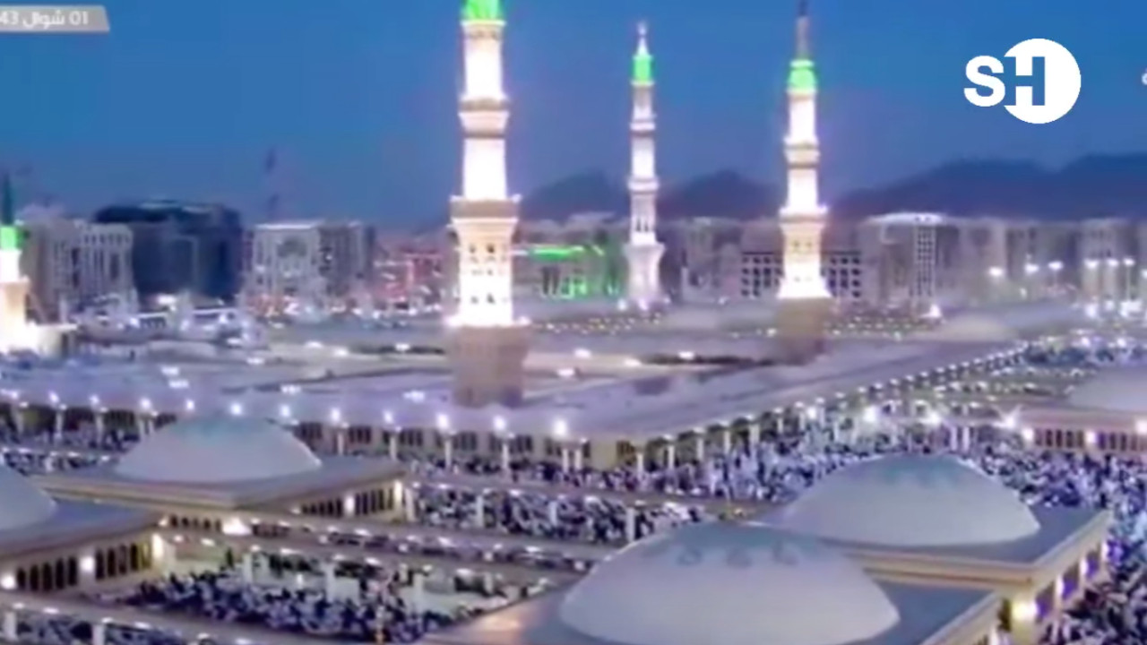 Medine'de Ramazan Bayramı namazı kılındı