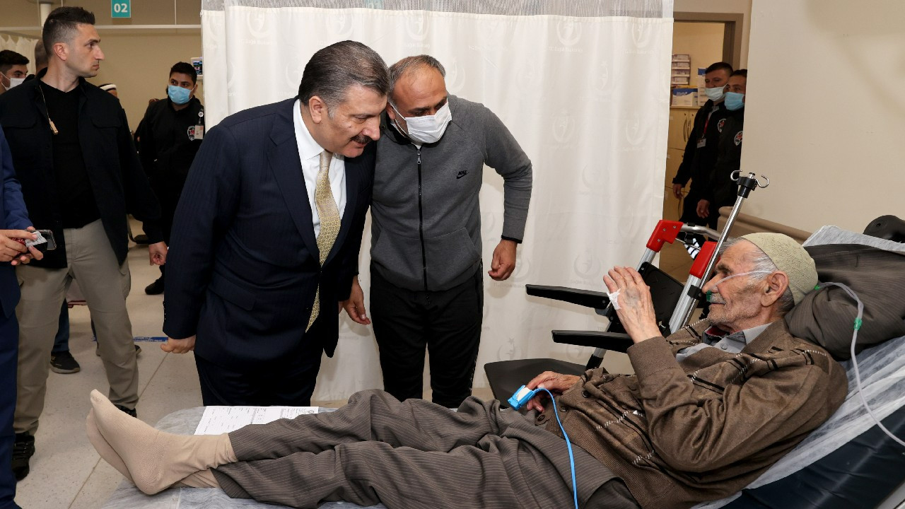 Sağlık Bakanı Fahrettin Koca'dan hastanelere sürpriz ziyaret!