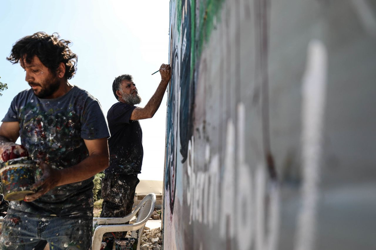 İdlibli grafiti sanatçısı, İsrail’in öldürdüğü Filistinli gazeteciyi resmetti - Sayfa 1
