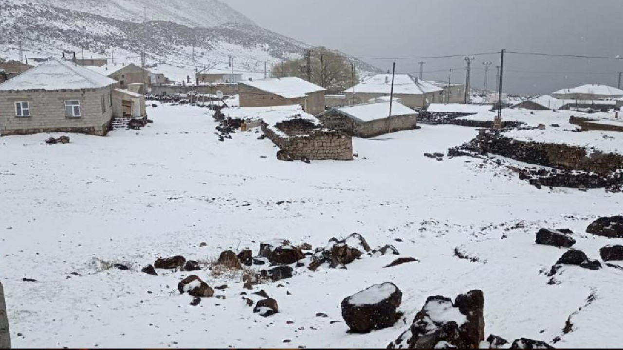 Bitlis'te mayıs ayında kar sürprizi!
