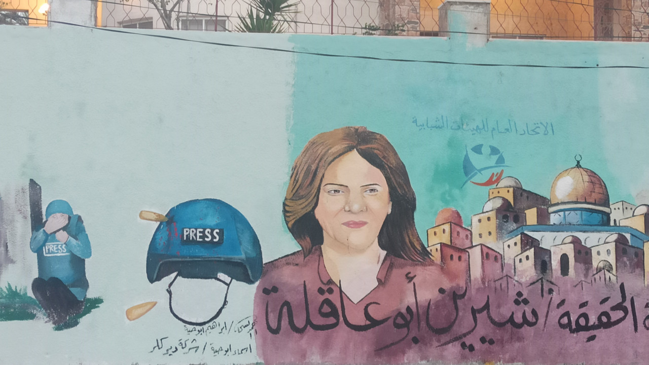 İsrail güçlerinin kafasından vurarak öldürdüğü gazeteci, grafiti oldu