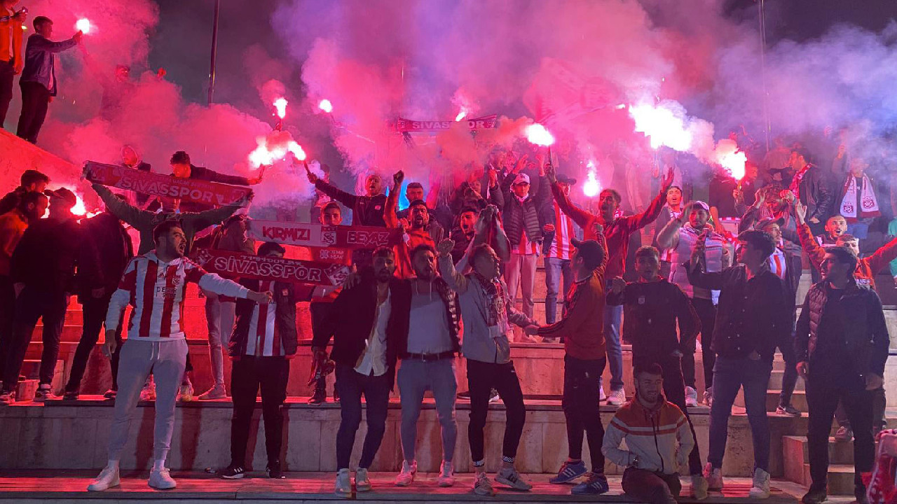 Demir Grup Sivassporlu taraftarların final coşkusu!