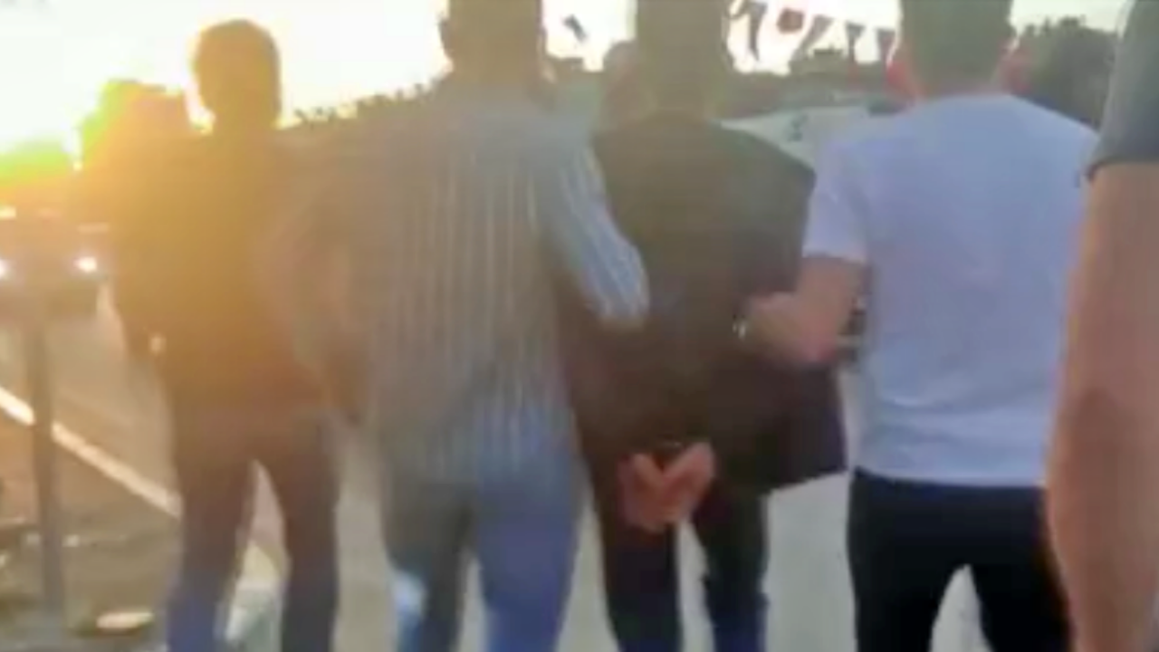 Taksim'deki kontrol noktasında üzerindeki 3 silahla yakalandı