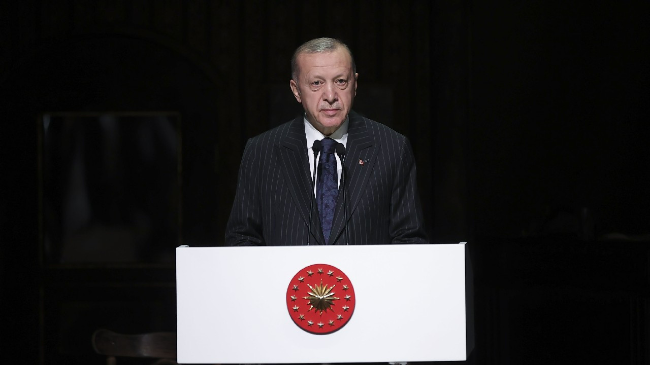 Cumhurbaşkanı Erdoğan: Kalabalıklar içinde tek kalsak da mücadele vereceğiz