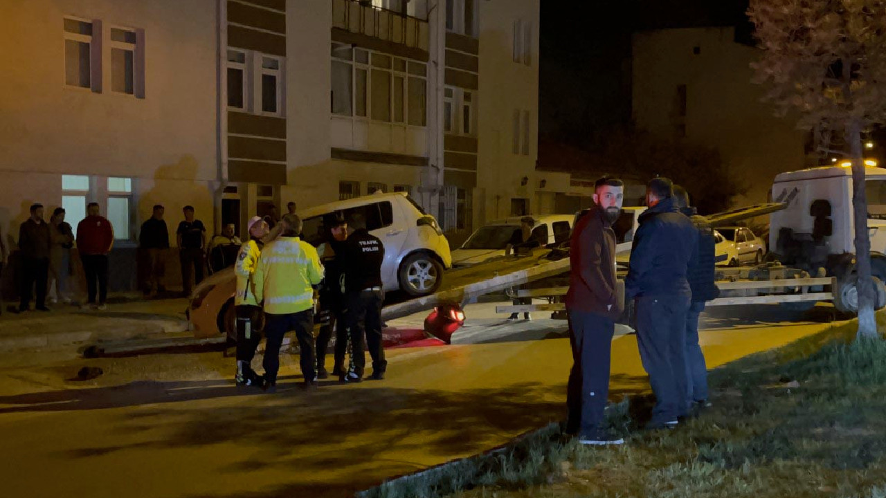 Polisi gören alkollü sürücü, tanımadığı ailenin evine girmeye çalıştı