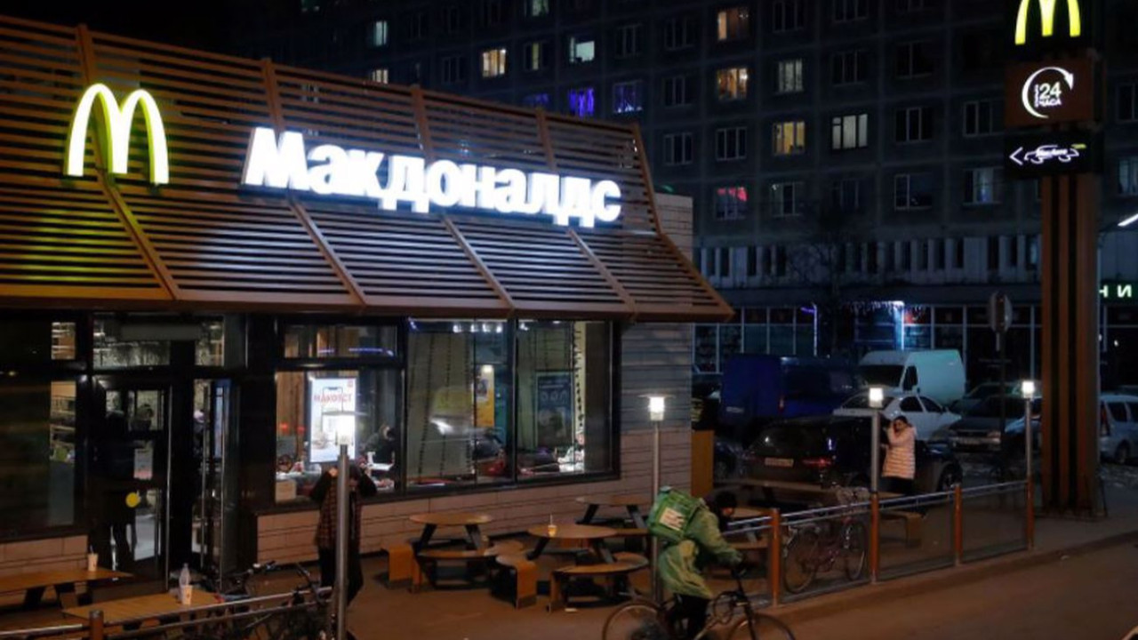 30 yıldır Rusya'da faaliyet gösteriyordu... McDonald's Rusya'dan çıkıyor