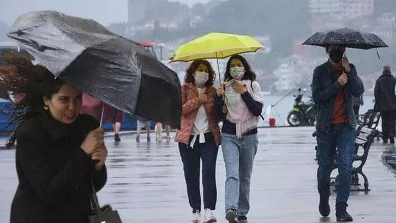 İstanbullular dikkat: Meteoroloji saat verip uyardı! Sağanak yağış geliyor!