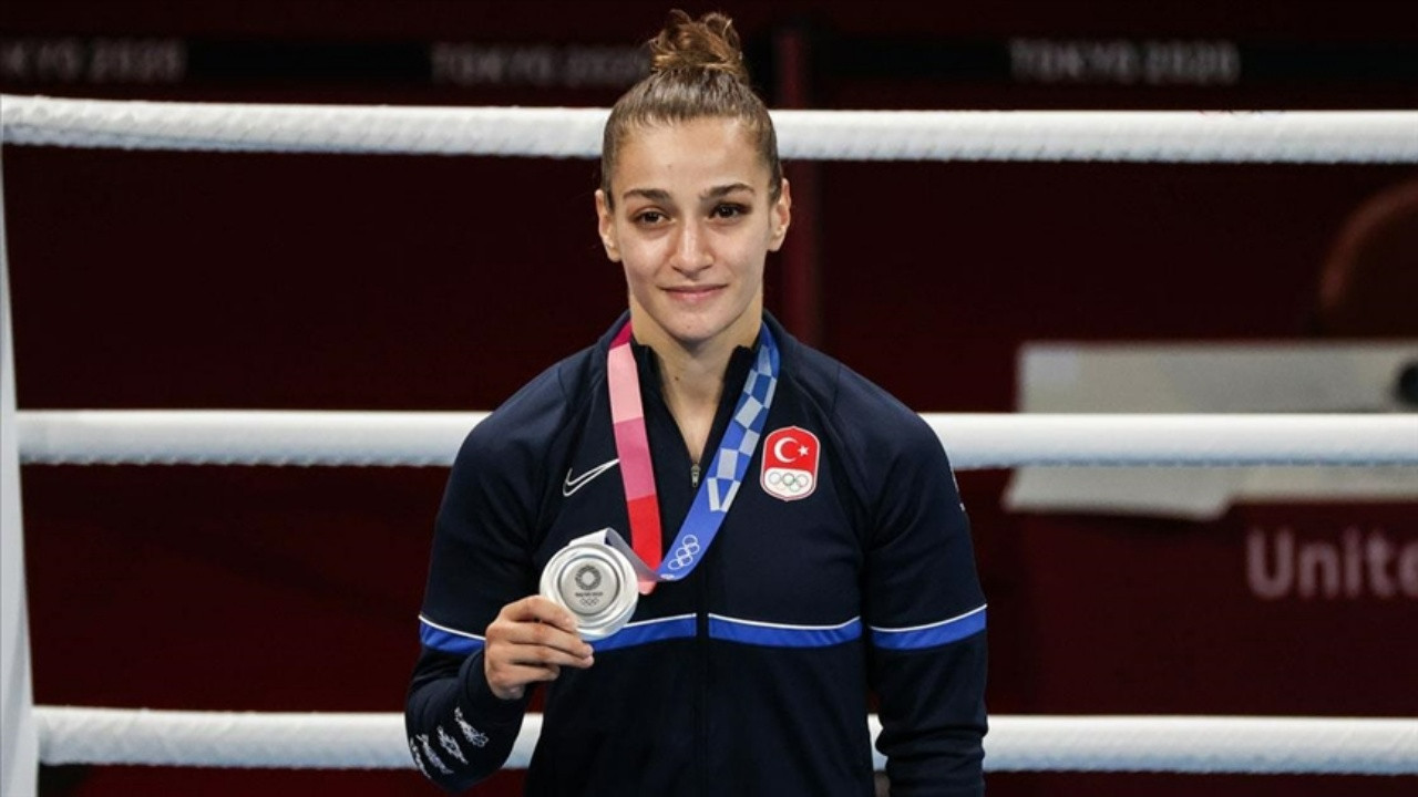 Buse Naz Çakıroğlu, Dünya Kadınlar Boks Şampiyonası'nda finale yükseldi!