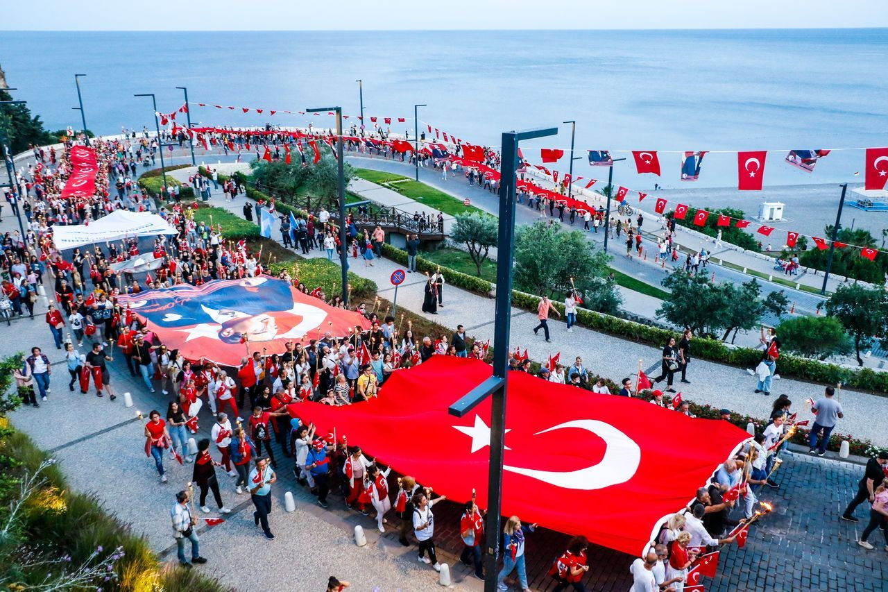 19 Mayıs coşkusu! 400 metrelik dev Türk bayrağı açıldı, görsel şölen oluştu - Sayfa 2