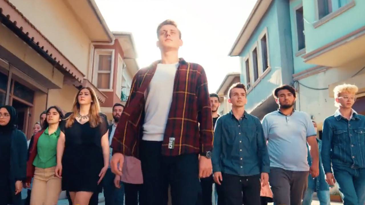 AK Parti Gençlik Kollarından dikkat çeken paylaşım: Z kuşağına seslenen klip ve şarkı yayınlandı