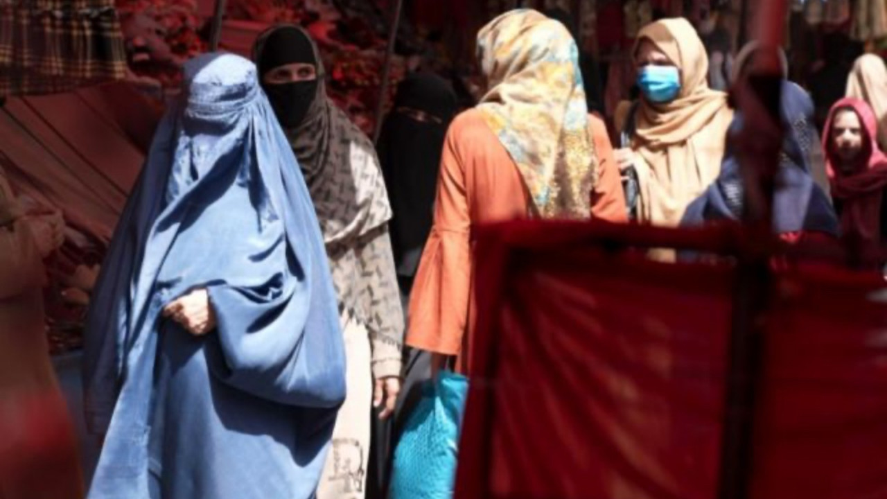 Taliban kadınların televizyona yüzlerini örtmeden çıkmalarını yasakladı